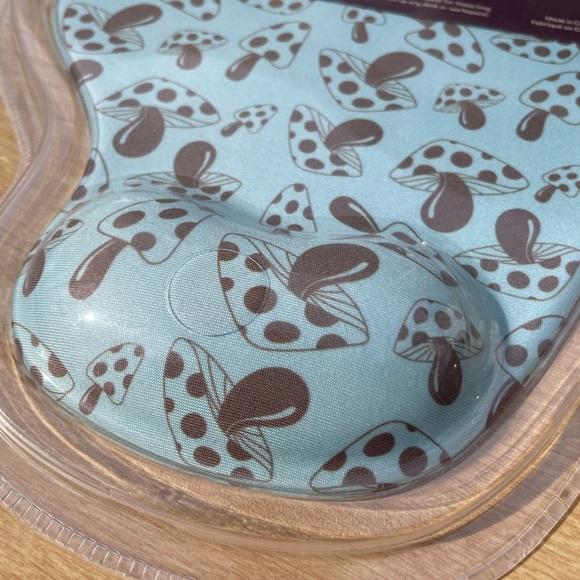 NWT Urban Outfitters Graphic Print Wrist Rest Mousepad - Picture 5 of 7